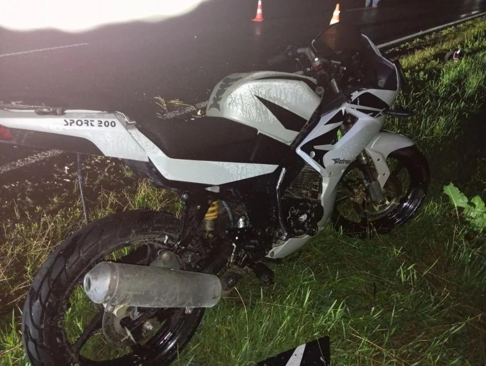 4 июля около полуночи в Горномарийском районе на 4 км автодороги Картуково - Микряково - Васильсурск 16-летний подросток, управляя мотоциклом, по предварительным данным, при выполнении разворота не подал сигнал световыми указателями поворота, чем создал п