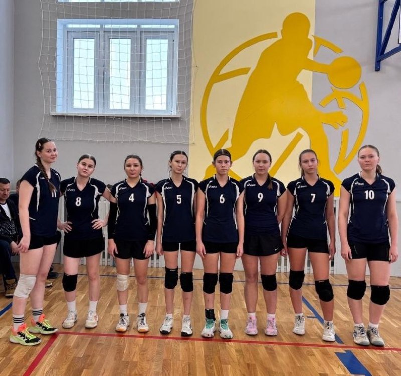 🏐Девушки из Козьмодемьянска стали призёрами новогоднего турнира по волейболу в Чувашии.