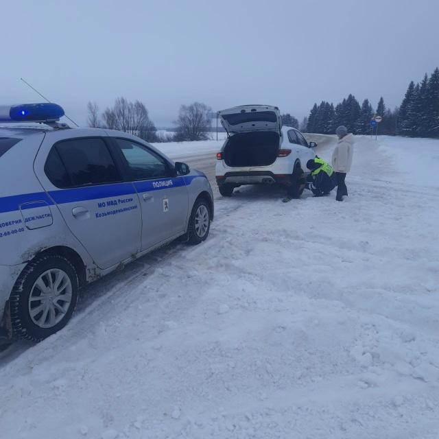 🚔🚨Сотрудники Госавтоинспекции оказывают помощь водителям