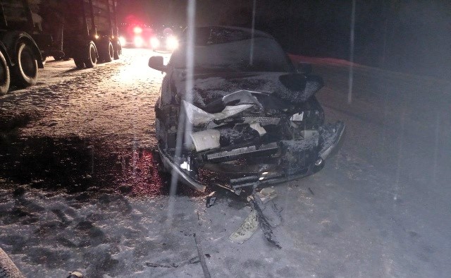 Молодой водитель иномарки въехал в КамАЗ на трассе в Марий Эл