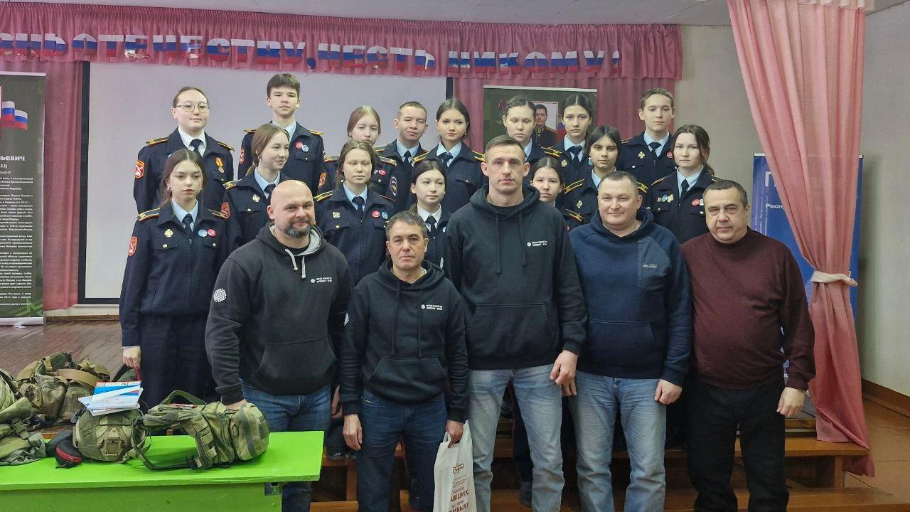 Герои Марий Эл продолжают проводить в школах «Уроки мужества»
