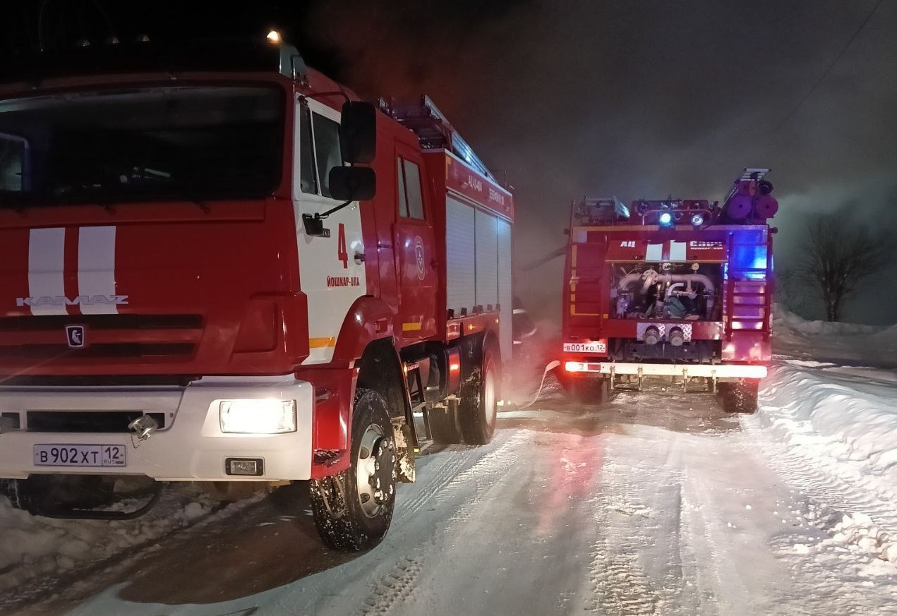 Балкон, магазин и баню тушили пожарные в Марий Эл в минувшие сутки