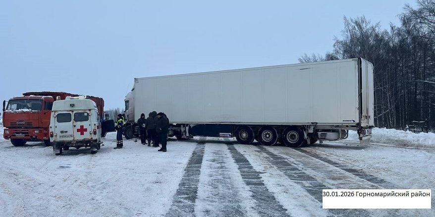 Два грузовика столкнулись в Горномарийском районе