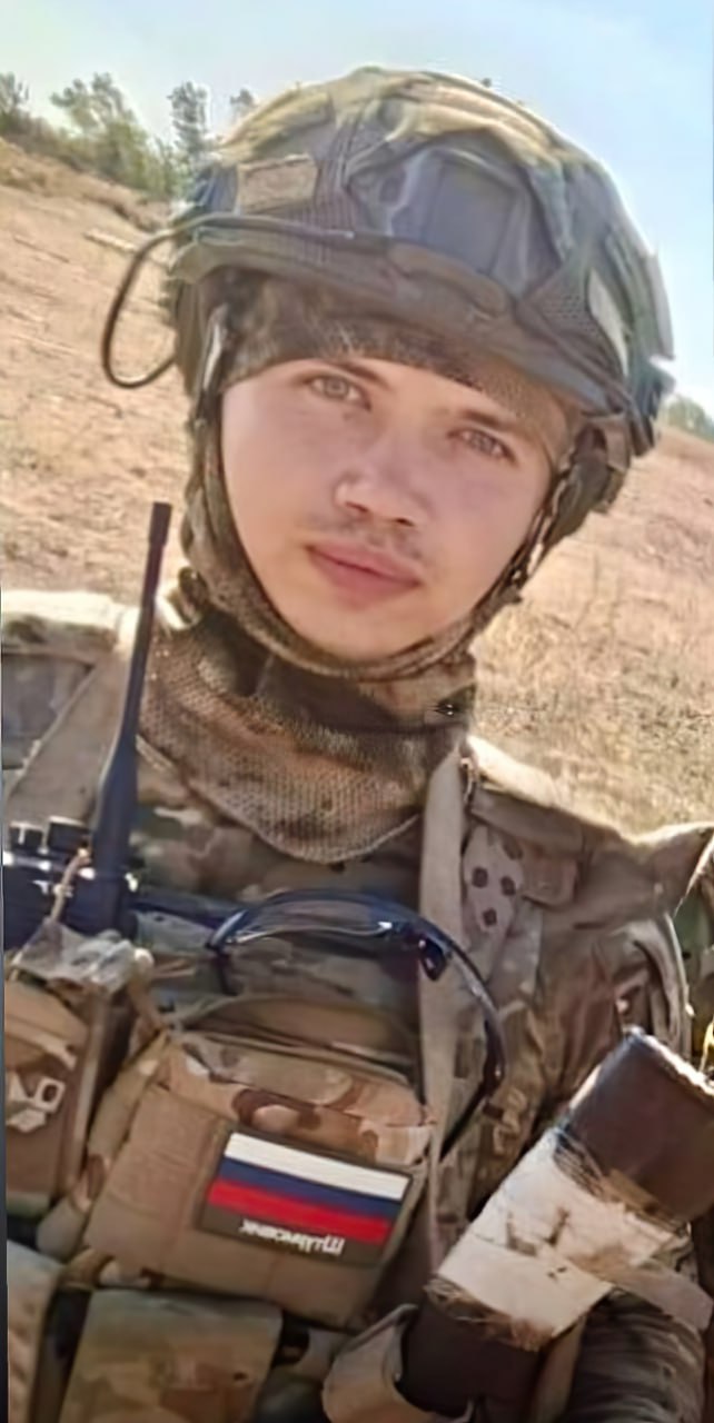 С прискорбием сообщаем, что в зоне проведения специальной военной операции в результате полученных осколочных ранений от взрыва 11 октября 2025 года погиб житель деревни Тюманово Кузнецовского сельского поселения Денис Евгеньевич Арисов.