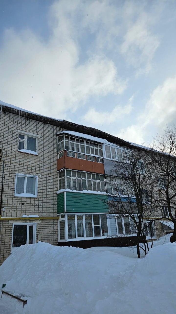 Мэр города Михаил Козлов в своем телеграмм канале проинформировал о ситуации, связанной с повреждением от снега кровли по адресу: ул. Промышленная, д. 48.