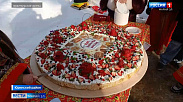 Из 500 блинов и 40 килограммов крема сделали торт на Масленицу в Марий Эл