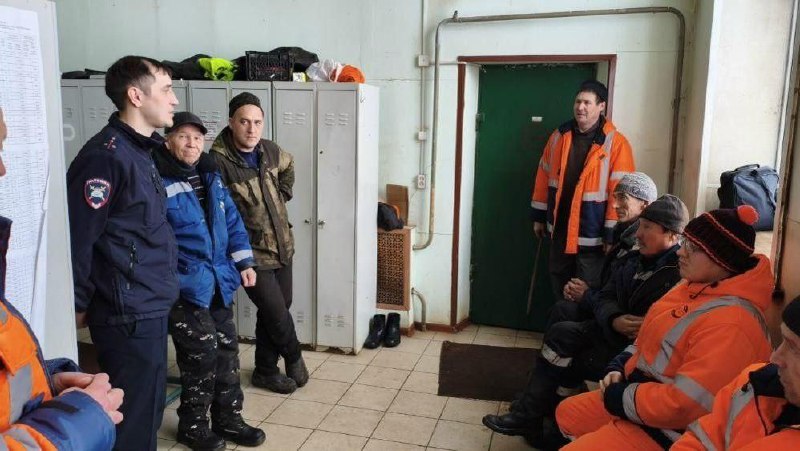 Начальник отделения Госавтоинспекции МО МВД России «Козьмодемьянский» Сергей Матюков посетил трудовые коллективы козьмодемьянских филиалов ООО «Газпром газораспределение г.Йошкар-Ола» и АО «Марий Эл Дорстрой».