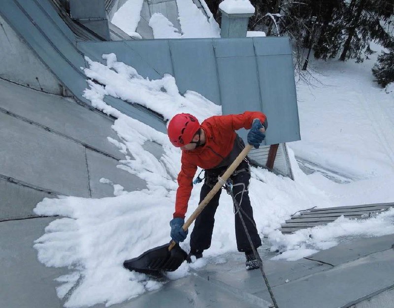 Уважаемые горожане! В связи с обильным снегопадом, образованием наледи на крышах зданий и сооружений, а также значительными перепадами наружной температуры 💼Постановлением администрации городского округа "Город Козьмодемьянск" утвержден комплекс