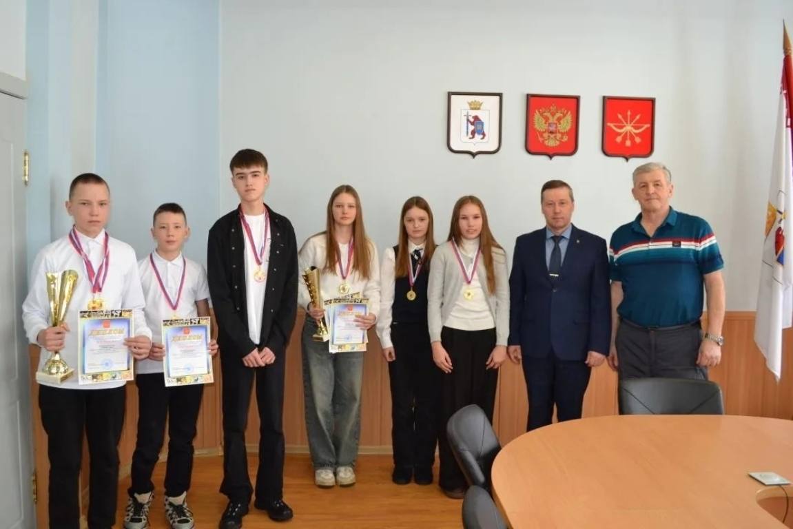 Команда девушек и юношей лицея г.Козьмодемьянска завоевала первые места по лыжным гонкам. Лучшими лыжниками стали лицеисты Анна Рыжова и Богдан Тятюков, завоевав золотые медали. А Мария Куприяшкина и Антон Савинов стали бронзовыми призёрами лыжных соревно