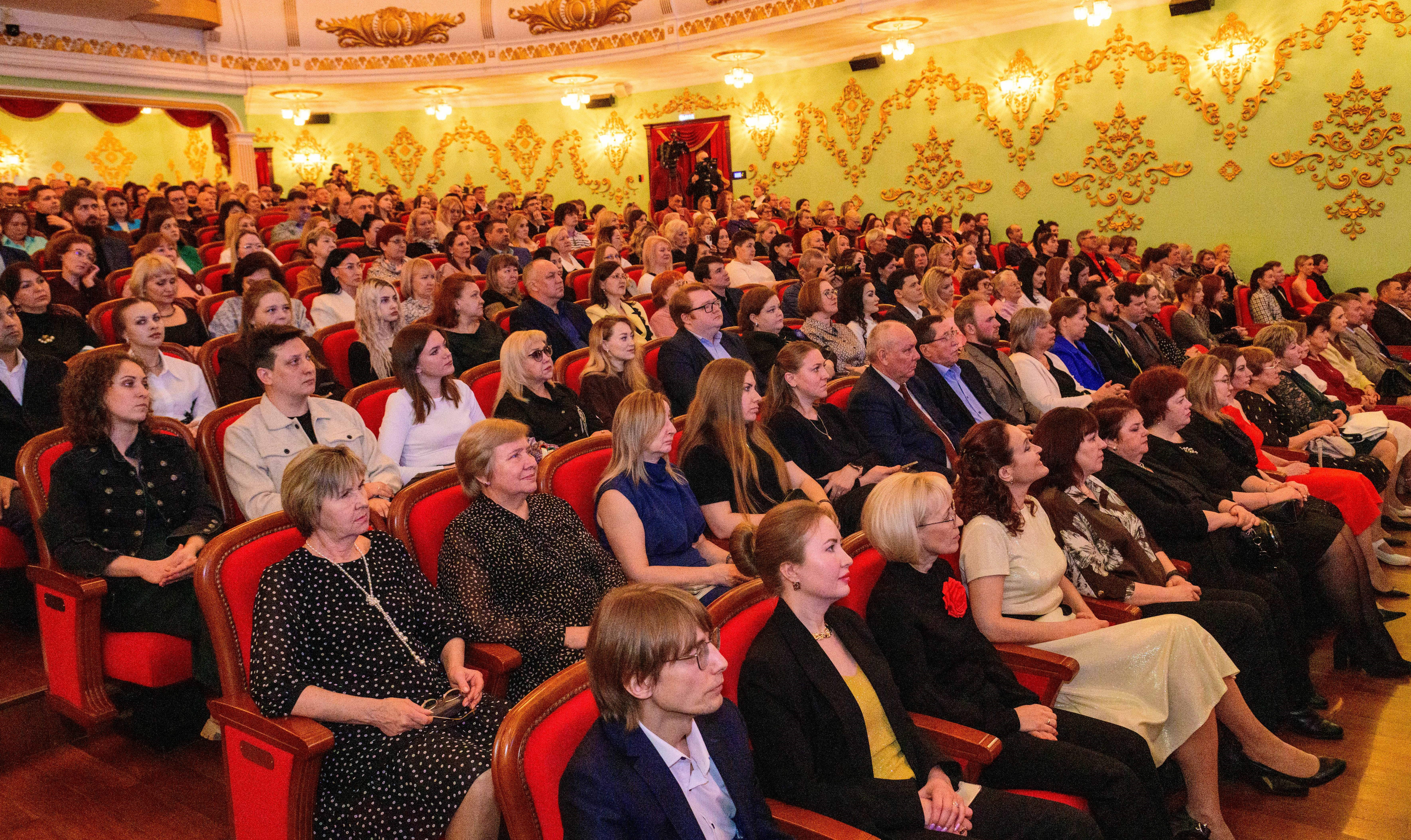 Работникам культуры Марий Эл заслуженные награды вручил Юрий Зайцев