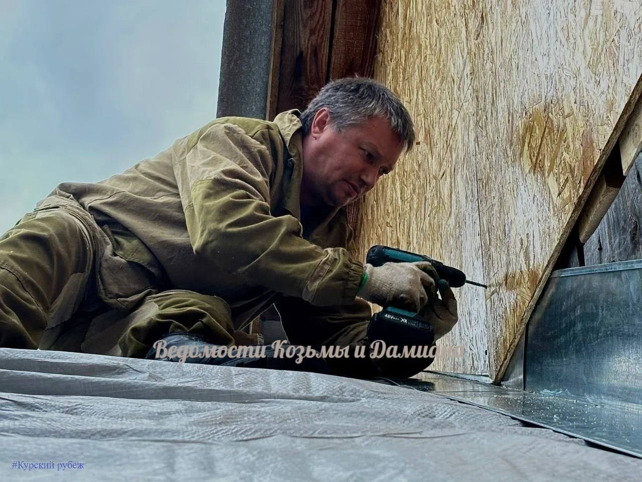 Председатель Собрания депутатов Козьмодемьянска, секретарь городского отделения партии "Единая Россия" Игорь Волков участвует в очередной уже девятнадцатой смене волонтерского лагеря "Курский рубеж".