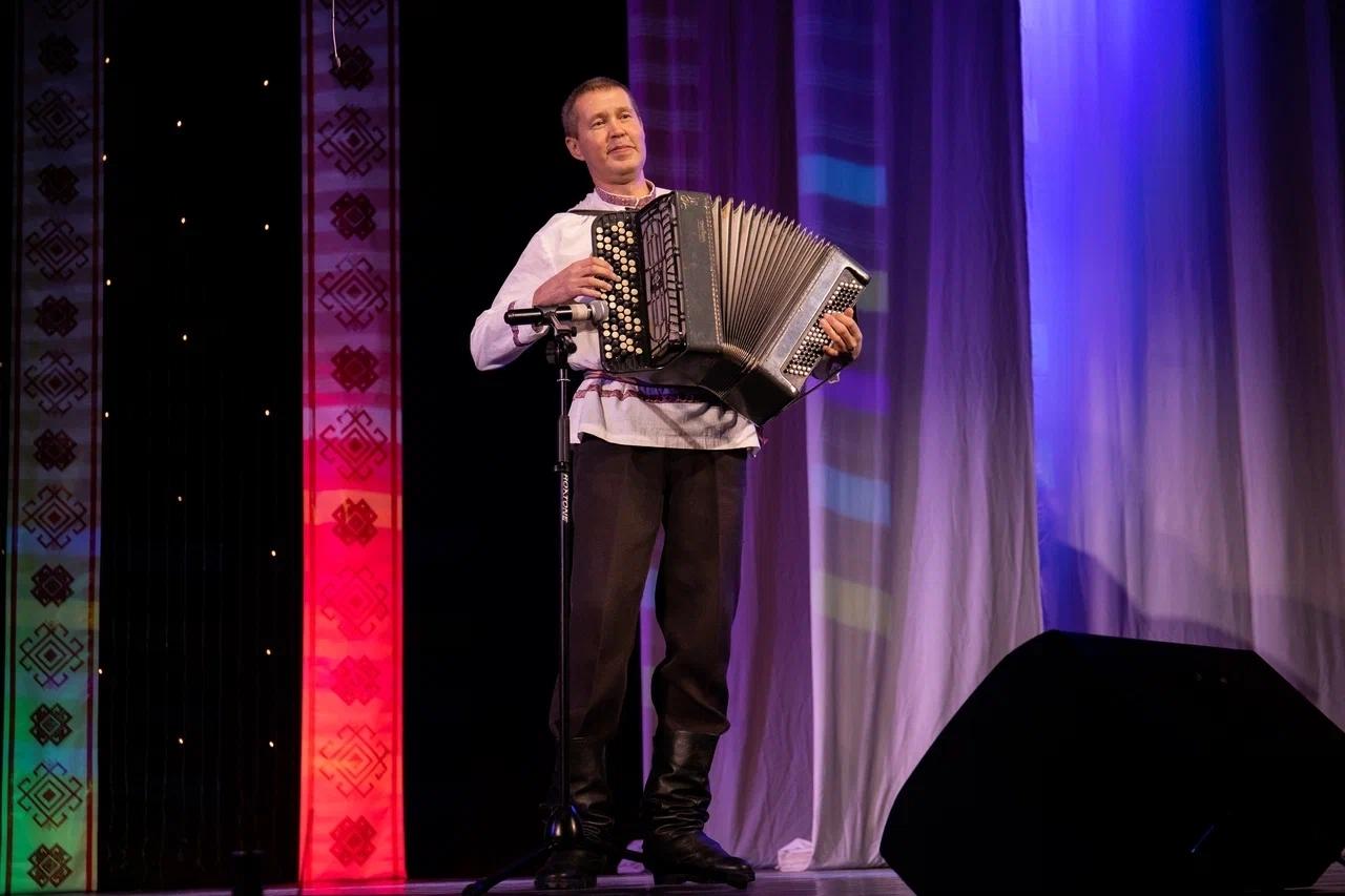 Уважаемые зрители, весь наш Театр сегодня скорбит, как и, наверное, работники многих культурных учреждений города Козьмодемьянска и Горномарийского района.