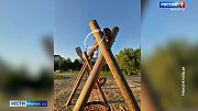 Обзор соцсетей: заросший сквер, опасная детская площадка, самокатчики на набережной и платок с достопримечательностями Марий Эл