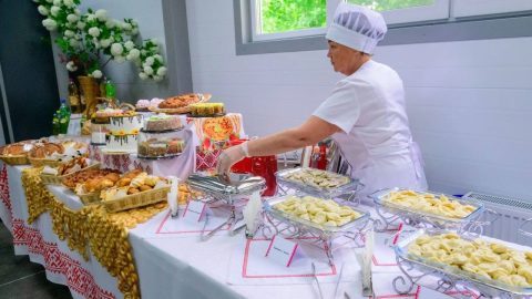 В Горномарийском районе посетил сельскохозяйственный потребительский кооператив «Усадьба». Здесь производят полуфабрикаты, напитки, хлебобулочные и кондитерские изделия. Не только посмотрел производство, но и сам продегустировал продукцию. Действительно о