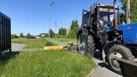 🌱В городе активно ведется покос травы. Это важный и необходимый процесс в целях поддержания чистоты, порядка и эстетичного вида наших зеленых зон.