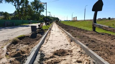На прошлой неделе начались работы по благоустройству улицы Ленина (набережной города). Территория была выбрана жителями Козьмодемьянска в результате рейтингового голосования в 2025 году и будет благоустроена в рамках федеральной программы «Формирование ко