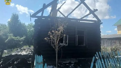 По оперативной информации, около 12 часов ночи 05.07.2026 в одной из домов по ул. Октябрьская пгт. Юрино произошел пожар.