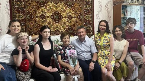 Поздравления в связи с 90-летием принимали вчера жители нашего города Галина Никифоровна Чудакова и Михаил Александрович Антропов.