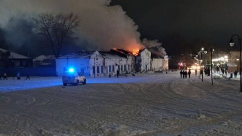 «В Козьмодемьянске загорелось нежилое здание, расположенное на улице Лихачёва. В тушении пожара задействованы 4 отделения пожарной службы, представители АО "Энергия", газовая служба и полиция. Так же используют технику ООО " Городское хозяй