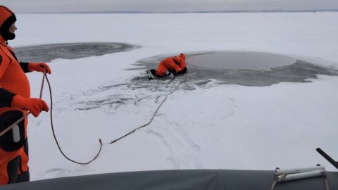 В Марий Эл на Волге пожилой рыбак провалился под лёд и утонул