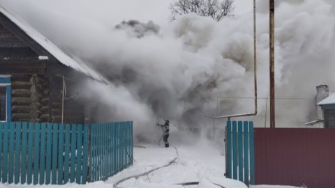 Замкнувшая электропроводка уничтожила жилой дом в Морках