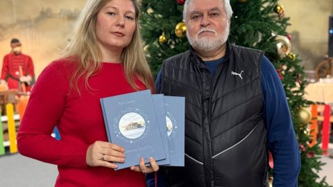 🎄Новогодние праздники в Козьмодемьянском музейном комплексе стали интереснее  – более 100 экземпляров книги «Волжские рецепты» Аллы Владимировны Ботвич пополнили коллекцию музея. Эта книга стала настоящей находкой для любителей литературы и кулинарии.👍