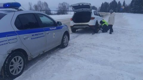 🚔🚨Сотрудники Госавтоинспекции оказывают помощь водителям