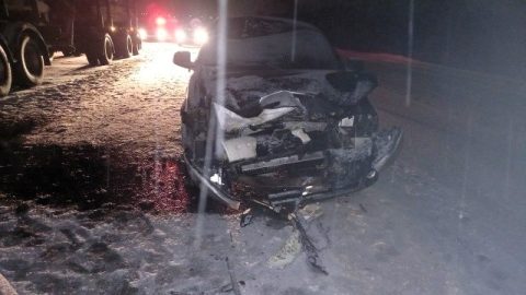 Молодой водитель иномарки въехал в КамАЗ на трассе в Марий Эл