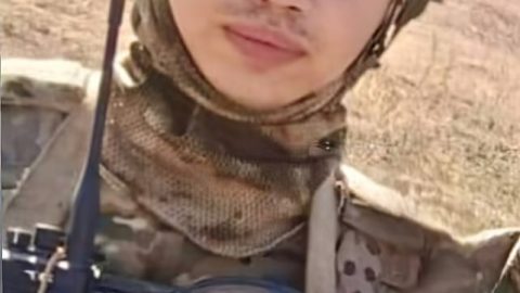 С прискорбием сообщаем, что в зоне проведения специальной военной операции в результате полученных осколочных ранений от взрыва 11 октября 2025 года погиб житель деревни Тюманово Кузнецовского сельского поселения Денис Евгеньевич Арисов.