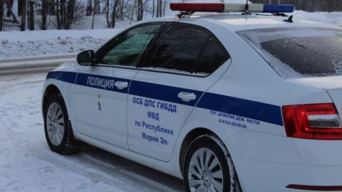 Водитель иномарки въехал в опору ЛЭП в Козьмодемьянске