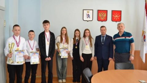 Команда девушек и юношей лицея г.Козьмодемьянска завоевала первые места по лыжным гонкам. Лучшими лыжниками стали лицеисты Анна Рыжова и Богдан Тятюков, завоевав золотые медали. А Мария Куприяшкина и Антон Савинов стали бронзовыми призёрами лыжных соревно