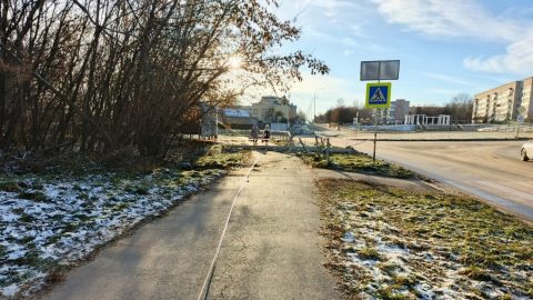 В Козьмодемьянске после ДТП восстанавливают опору освещения