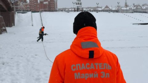 На льду Малой Кокшаги в Йошкар-Оле появились промоины