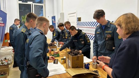 На мастер-классе в Йошкар-Оле вновь изготовили партию окопных свечей