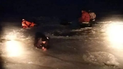 ❗ Двух мужчин и подростка спасали в минувшую субботу на Волге около села Коротни Горномарийского района