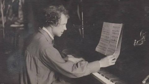 В историю города Козьмодемьянска имя Александра Александровича Родионова вошло благодаря его общественной деятельности и вкладу в развитие сферы культуры, театрального и музыкального искусства.